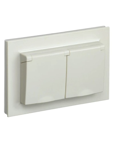 Розетка 2-местная с з/к РСбш12-3-44-БрКр бежевый BRITE (BR-R26-16-44-K10-F). Розетка с заземлением с защитными шторками и крышкой в сборе. IEK в Тамбове